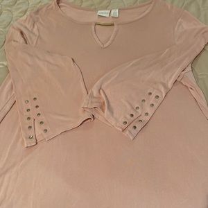 Pale peach jersey top by Chicos. How bland it looks in picture. Beautiful!!